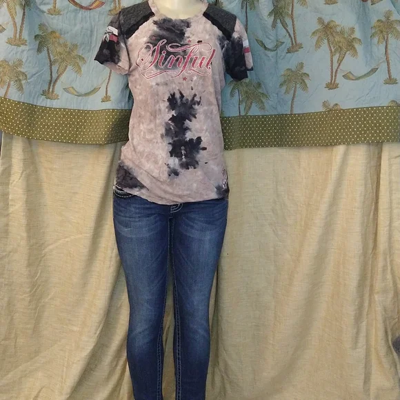 Medium Sinful by Affliction shirt - Picture 5 of 8